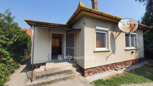 Eladó családi ház, Balatonfenyvesen 64.9 M Ft, 1+1 szobás