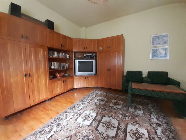 Eladó családi ház, Sárisápon 64 M Ft, 5+1 szobás