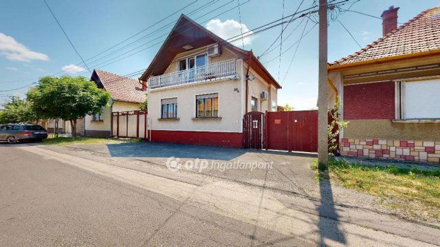 Eladó családi ház, Cegléden 68 M Ft, 4+1 szobás