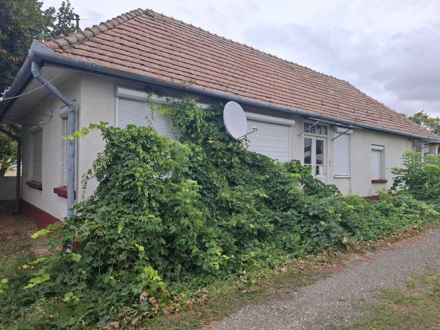 Eladó családi ház, Tóalmáson 22 M Ft, 3 szobás