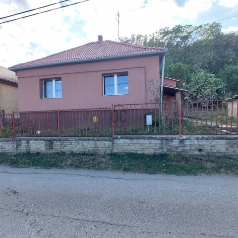 Eladó családi ház, Pécsett 44.9 M Ft, 3 szobás