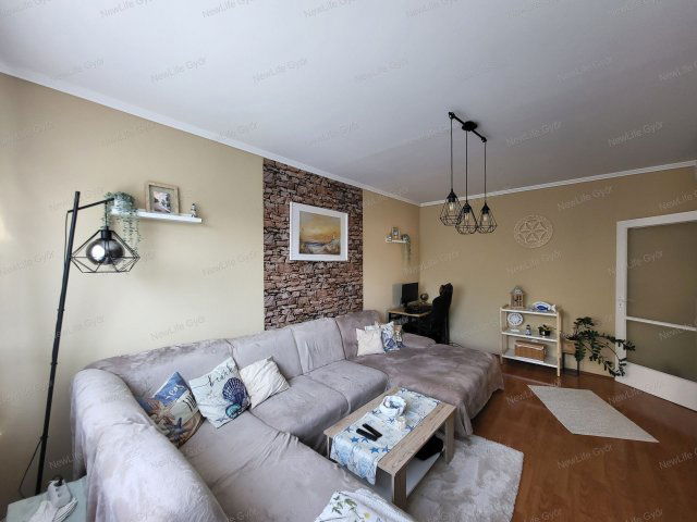 Eladó panellakás, Győrött 49.9 M Ft, 3 szobás