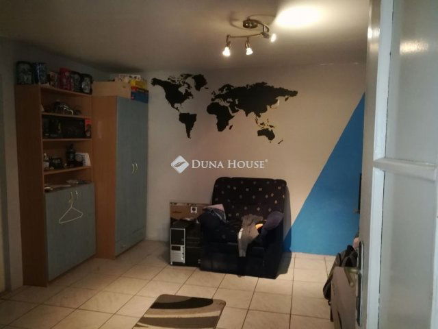 Eladó családi ház, Pécsett 46.9 M Ft, 3 szobás