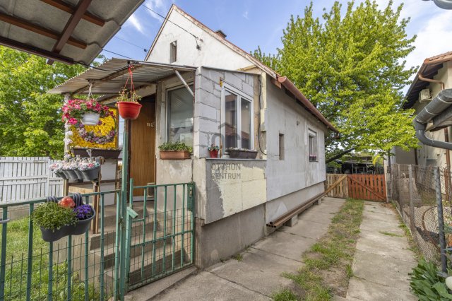 Eladó családi ház, Székesfehérvárott 35 M Ft, 1 szobás