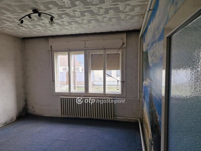 Eladó családi ház, Csávolyon 32.9 M Ft, 4 szobás