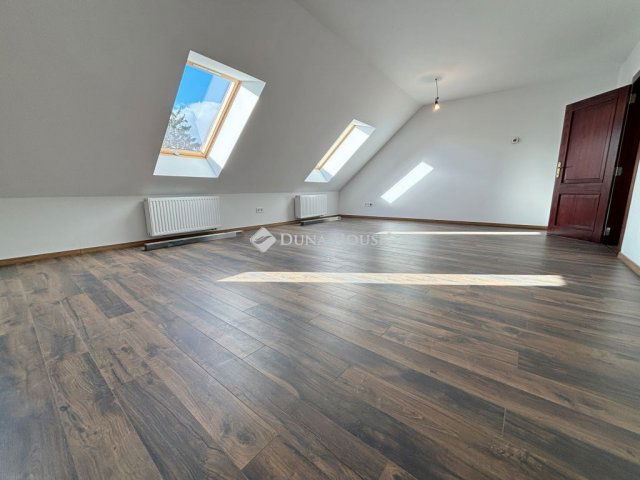 Eladó téglalakás, Sopronban 64.9 M Ft, 2 szobás