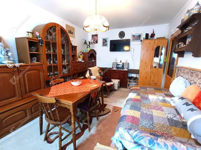 Eladó panellakás, Hódmezővásárhelyen 39.9 M Ft, 2 szobás