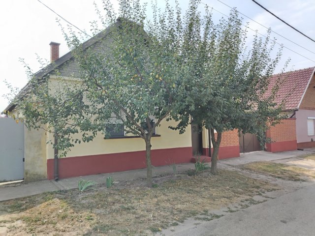 Eladó családi ház, Jánoshalmán 5.5 M Ft, 1 szobás