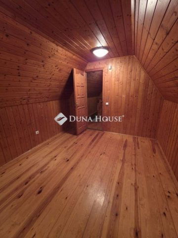 Eladó családi ház, Budapesten, III. kerületben 74.8 M Ft