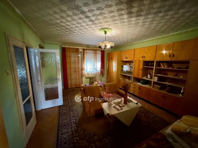 Eladó téglalakás, Kiskunfélegyházán 53.9 M Ft, 3 szobás