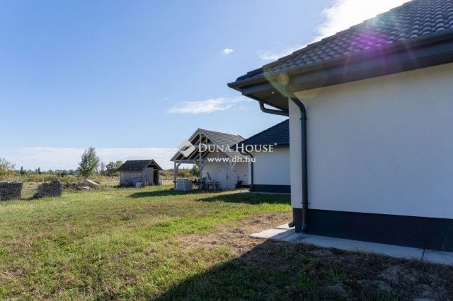 Eladó családi ház, Pomázon 270 M Ft, 5 szobás