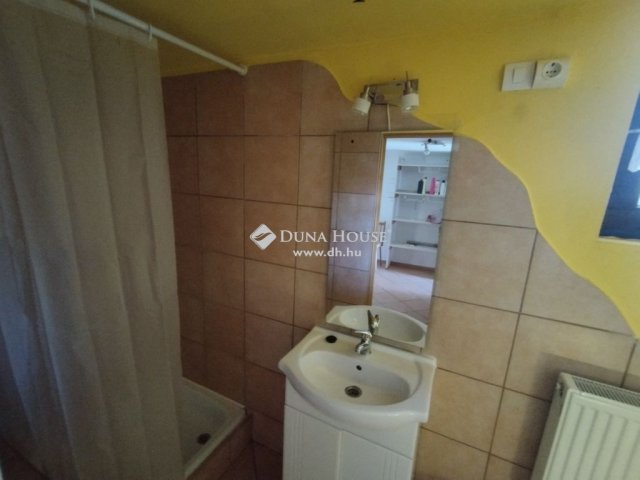 Eladó nyaraló, Tatabányán 24.999 M Ft, 1 szobás