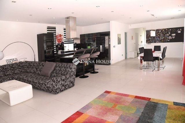 Eladó családi ház, Nagykozáron 119.99 M Ft, 4 szobás