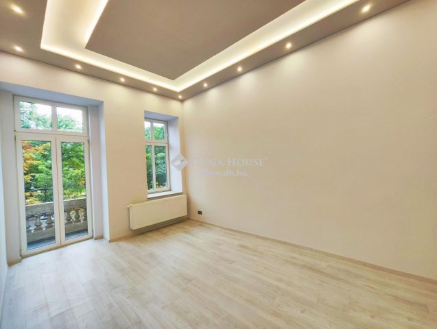 Eladó téglalakás, Budapesten, V. kerületben 149.9 M Ft, 1 szobás