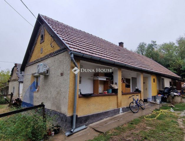 Eladó családi ház, Tolnanémedin 10 M Ft, 2 szobás