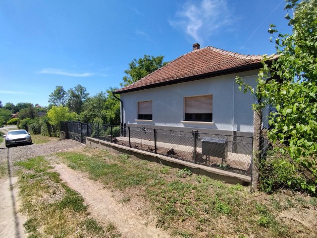 Eladó családi ház, Ecséden 32 M Ft, 2 szobás