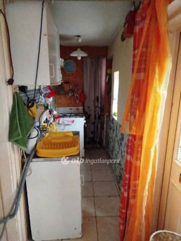 Eladó ikerház, Pécsett 8 M Ft, 2 szobás / költözzbe.hu