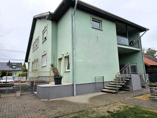Eladó családi ház, Mosonmagyaróváron 110 M Ft, 6 szobás