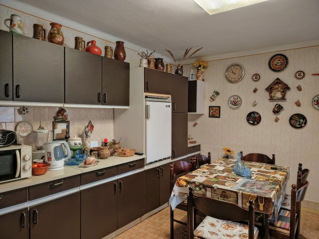 Eladó családi ház, Egerben 165 M Ft, 5 szobás