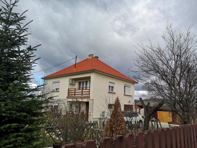 Eladó családi ház, Bakonyszentkirályon 59.5 M Ft, 4 szobás