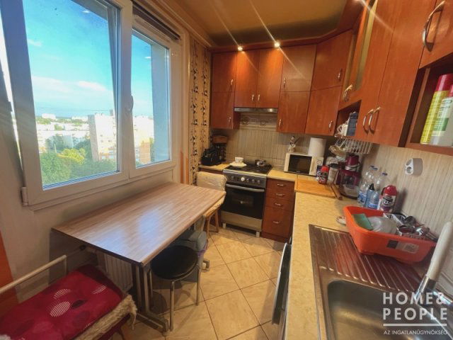 Eladó téglalakás, Szegeden 44 M Ft, 3 szobás