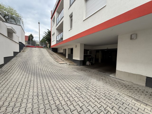 Kiadó garázs, Pécsett, Szigeti úton 30 E Ft / hó