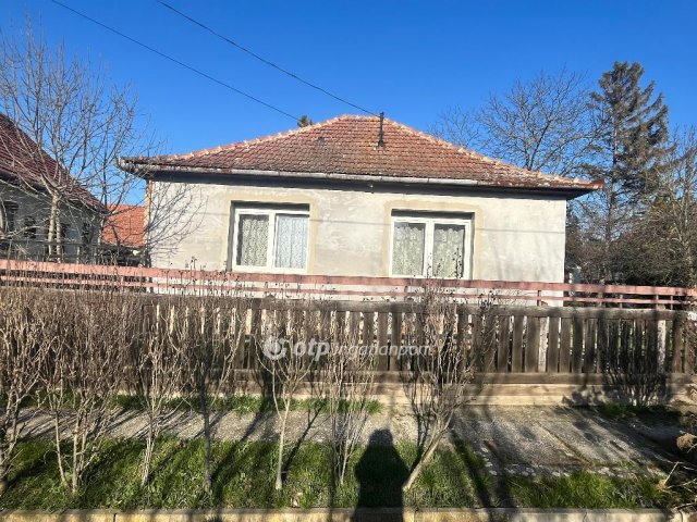 Eladó családi ház, Jászkisérén 12.8 M Ft, 3 szobás