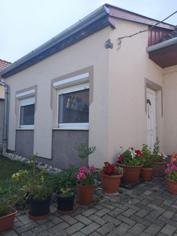 Eladó családi ház, Győrött 59.9 M Ft, 2 szobás