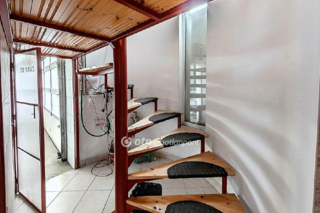 Eladó családi ház, Vecsésen 140 M Ft, 4 szobás