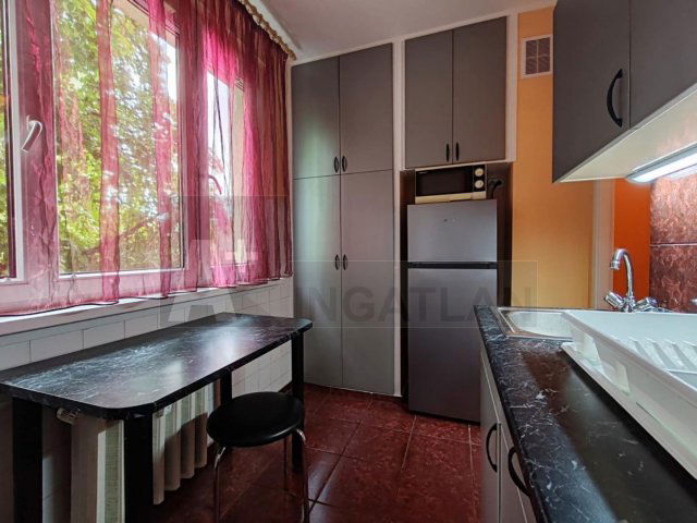 Kiadó panellakás, albérlet, Szegeden 150 E Ft / hó, 2 szobás