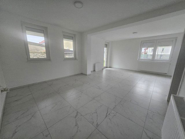 Eladó téglalakás, Szombathelyen 79.9 M Ft, 4 szobás
