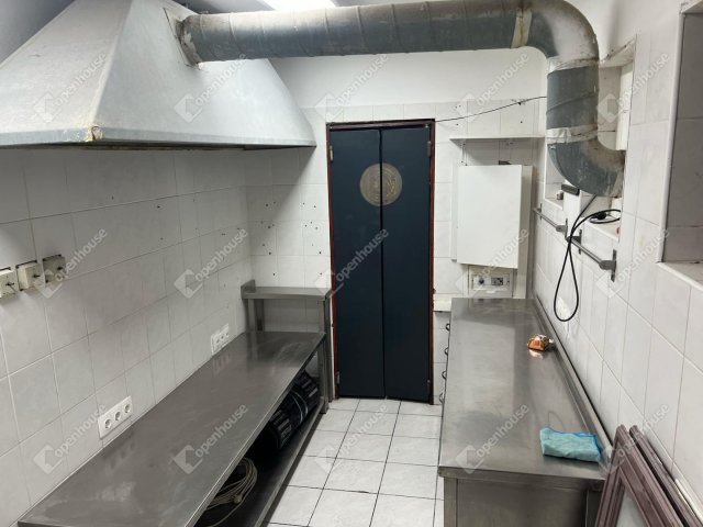 Eladó üzlethelyiség, Almásfüzitőn 59 M Ft, 5 szobás