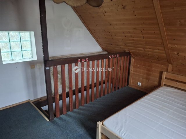 Eladó családi ház, Bicskén 25 M Ft, 2 szobás