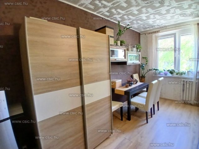 Eladó panellakás, Dorogon 44.5 M Ft, 2 szobás