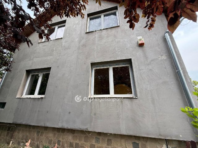 Eladó családi ház, Vecsésen 82.4 M Ft, 5+1 szobás