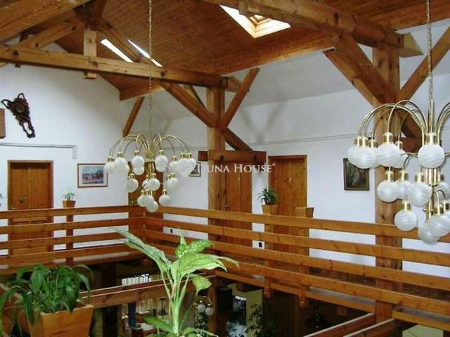 Eladó üzlethelyiség, Alsóújlakon 150 M Ft, 15 szobás