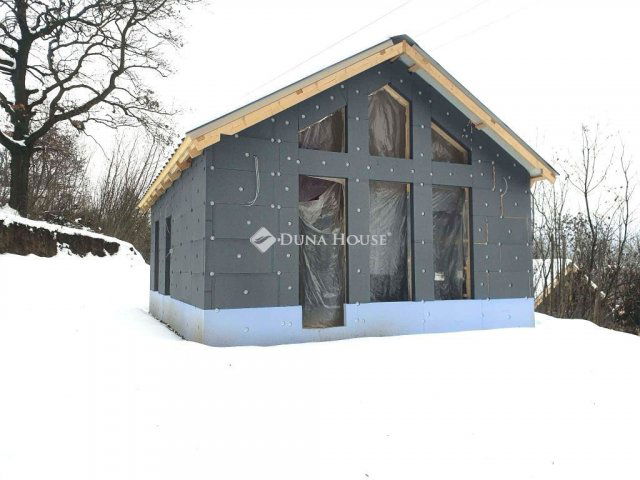 Eladó nyaraló, Esztergomban, Dunaköz utcában 59.9 M Ft, 2 szobás