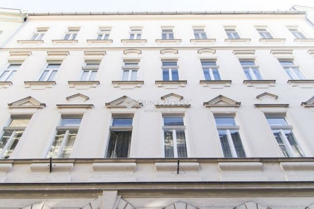Eladó téglalakás, Budapesten, V. kerületben 199.9 M Ft, 2 szobás