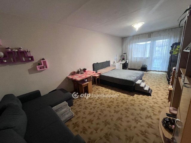 Eladó panellakás, Szegeden 55.9 M Ft, 2 szobás