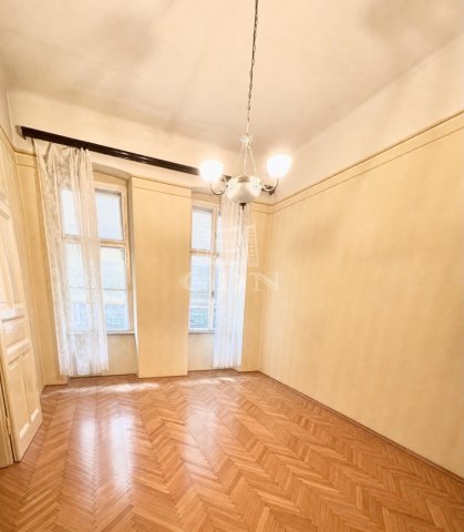 Eladó téglalakás, Budapesten, VI. kerületben 70.9 M Ft, 2 szobás
