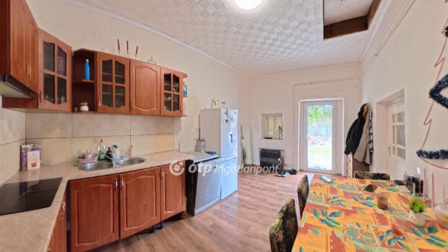 Eladó családi ház, Szentistvánon 22.9 M Ft, 2 szobás