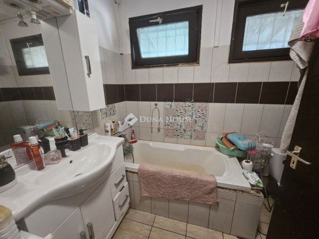 Eladó családi ház, Délegyházán 40 M Ft, 3 szobás