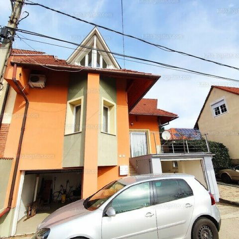 Eladó családi ház, Pécsett 97.99 M Ft, 5 szobás