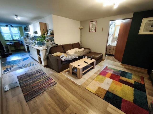 Eladó családi ház, Pécsett 52 M Ft, 2 szobás