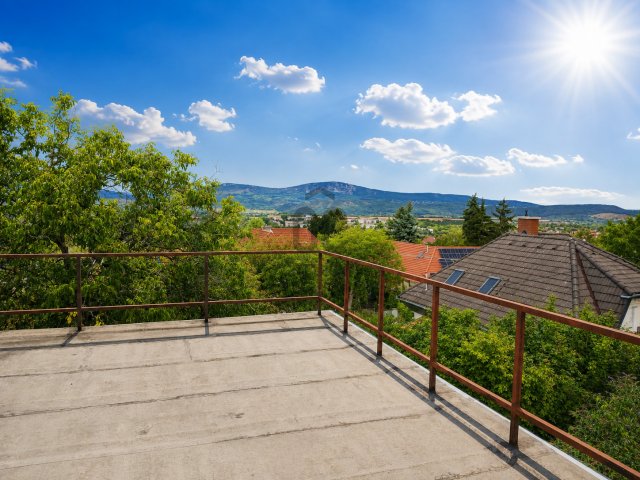 Eladó családi ház, Solymáron 89 M Ft, 5 szobás