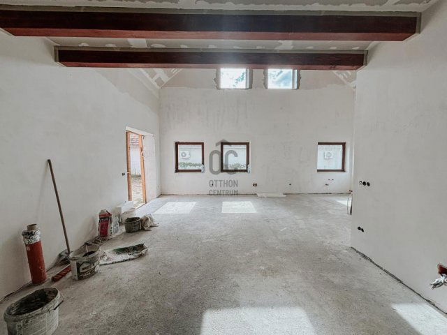 Eladó családi ház, Vértesacsán 137.5 M Ft, 9 szobás