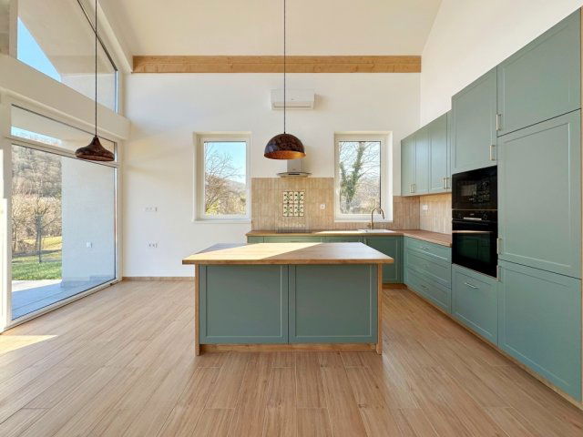 Eladó családi ház, Orfűn 134.9 M Ft, 4 szobás