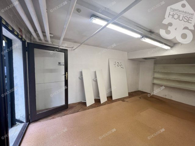 Eladó üzlethelyiség, Kecskeméten 18.9 M Ft, 1 szobás