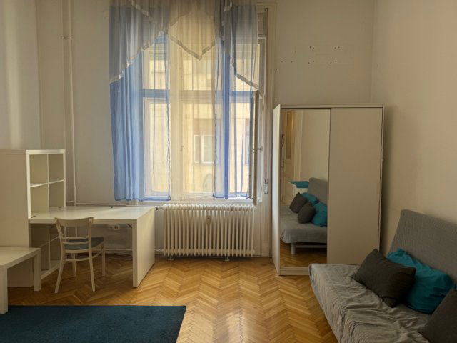 Eladó téglalakás, Budapesten, V. kerületben, Honvéd utcában