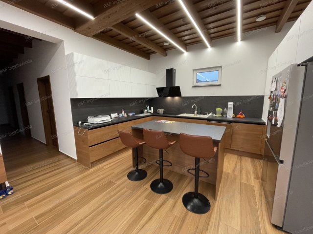 Eladó családi ház, Hajdúszoboszlón 280 M Ft, 8 szobás